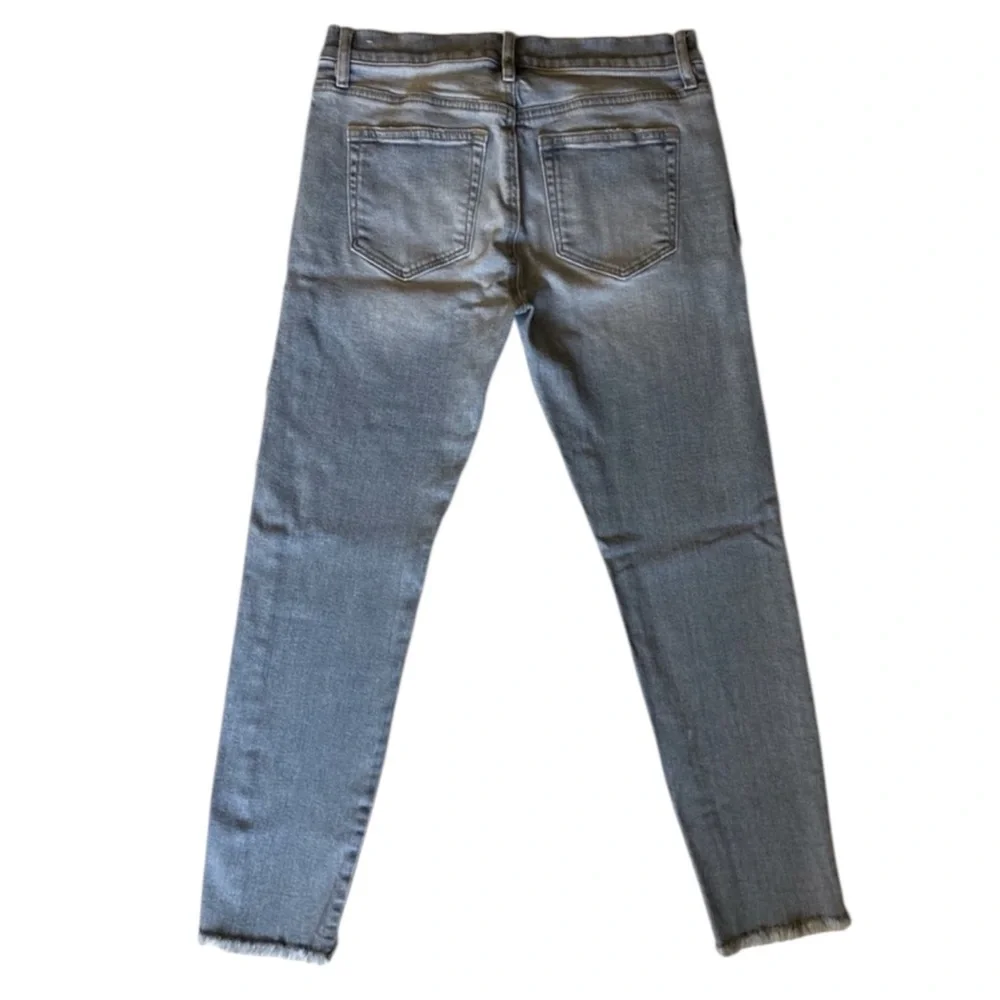 LOFT Modern Skinny Cropped Blue Jeans w/ Black Velvet Floral Accents Size 27/4 - Picture 3 of 12